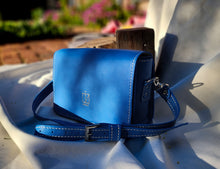 Load image into Gallery viewer, Lara