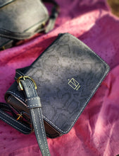 Load image into Gallery viewer, Lara